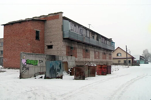 В Алтайском крае комнату бывшего общежития опечатали вместе с пенсионеркой