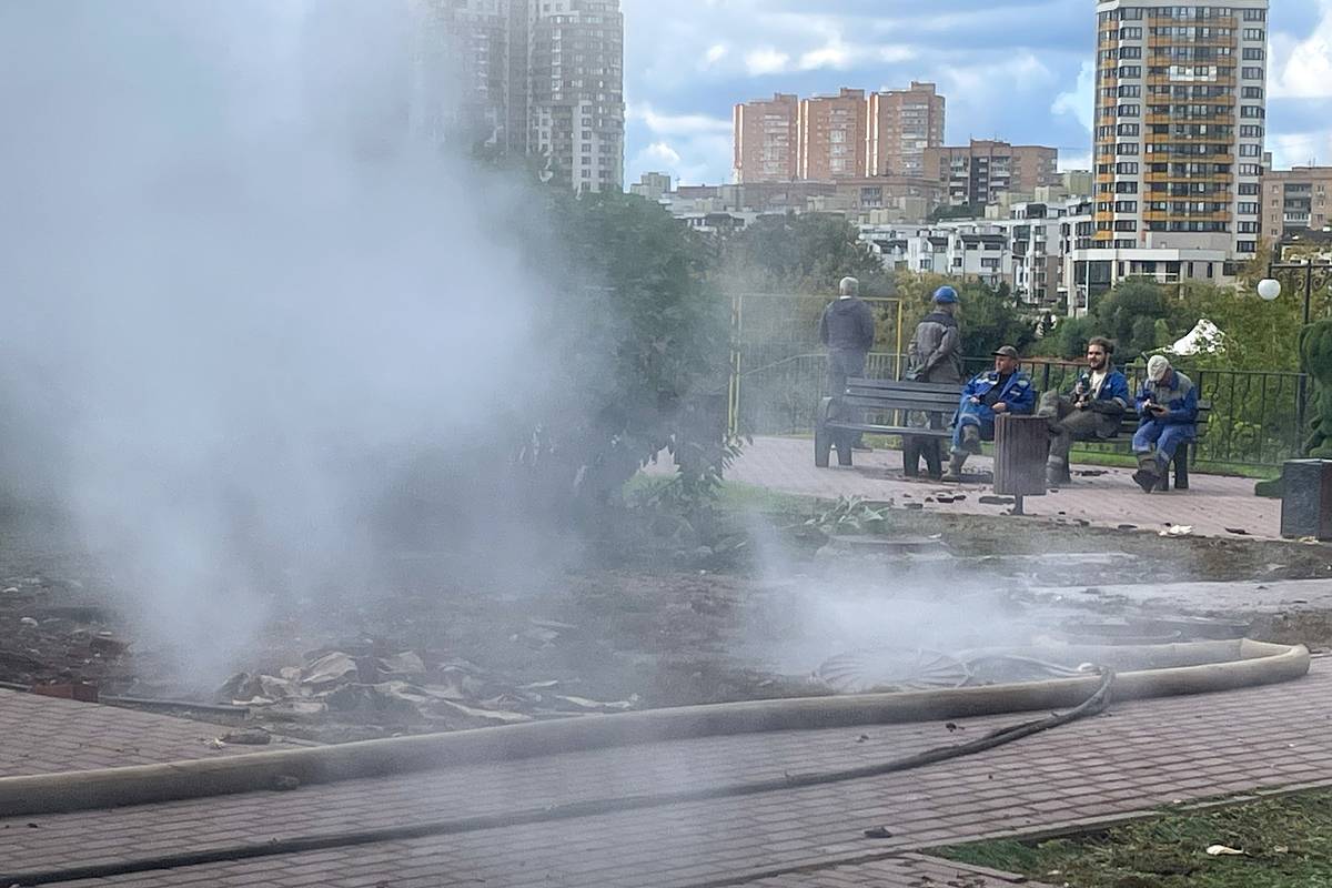 В Подмосковье забил коммунальный гейзер