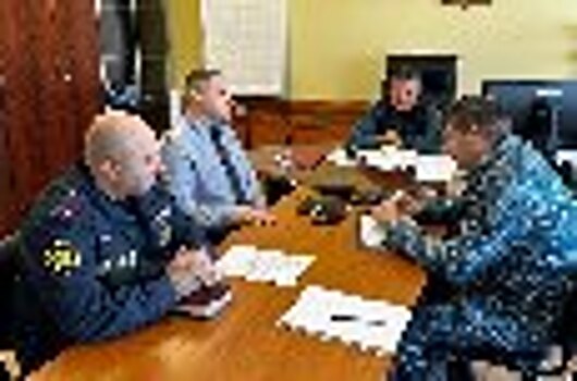 Начальник УФСИН России по Калининградской области Дмитрий Пестов и директор деревообрабатывающего комплекса в Калининграде Александр Данишевский провели рабочую встречу