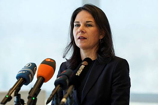 МИД ФРГ высказался об инциденте с Бербок в аэропорту Китая