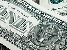 Россиянам посоветовали, что делать с долларами после решения ФНБ