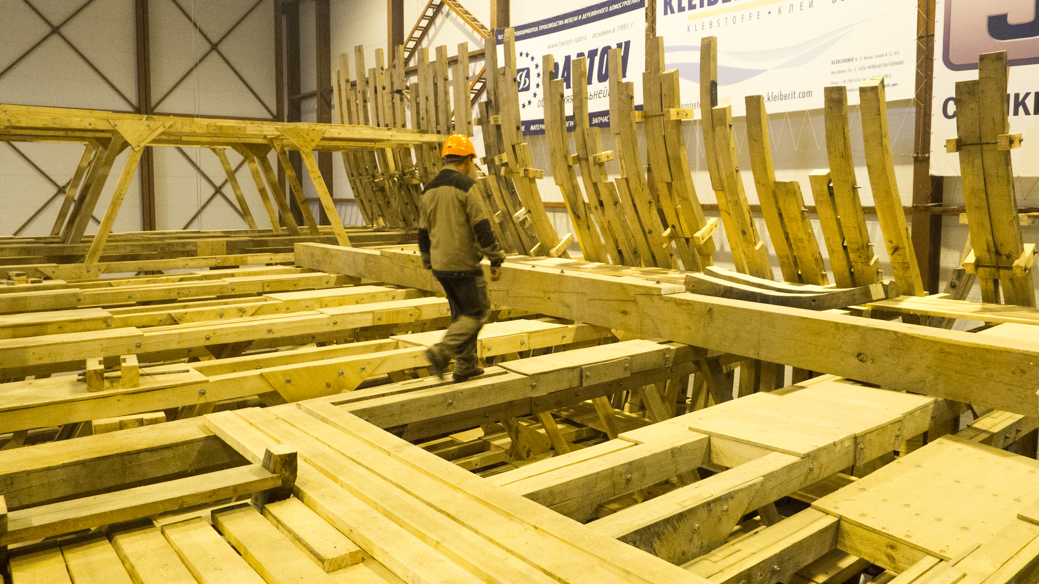 На стройке, историческая верфь Полтава 