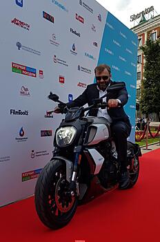 Михаил Пореченков приехал на кинофестиваль на мотоцикле Ducati