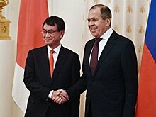 Главы МИД Японии и России обсудили мирный договор