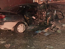 34-летний водитель Toyota врезался в фонарный столб и погиб в Новосибирске