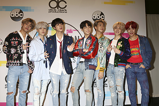 Друзья BTS сделали сюрприз ребятам во время встречи фанатов в Сеуле