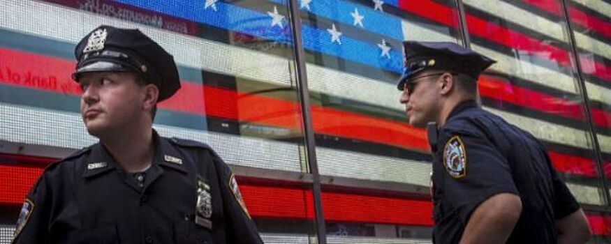 Полиция Нью-Йорка начала задерживать протестующих на Манхэттене