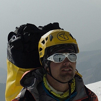 В Хибинах под лавиной погиб петербургский альпинист