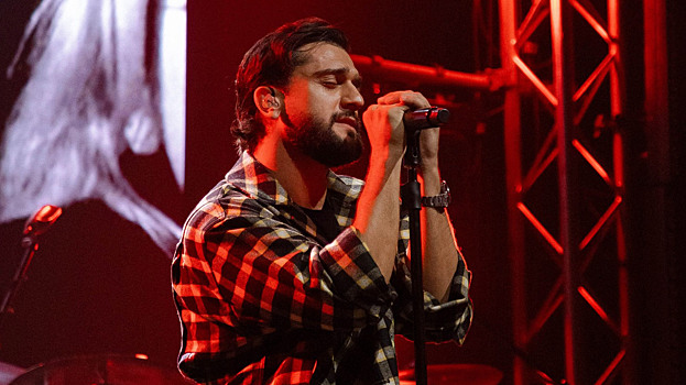 Новая музыка: Jony летает над городами, Корж плюёт на «сброд»