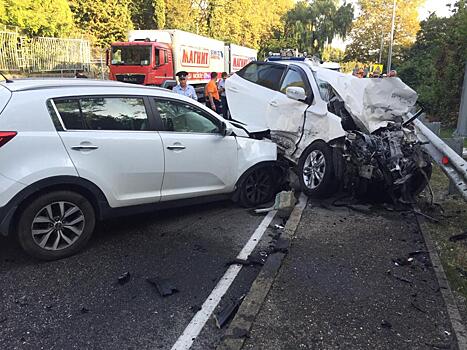В жуткой аварии в Сочи погибла водитель кроссовера