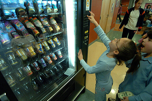 Горячее питание в начальной школе станет обязательным по всей России