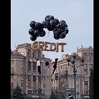 Повешенная семья: киевляне взглянули на небо и пришли в ужас - видео