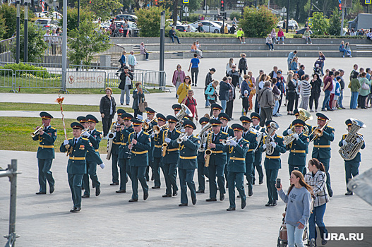 Сотни музыкантов открыли в Перми фестиваль военных духовых оркестров