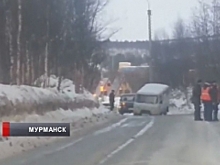 В Мурманске два автомобиля провалились под асфальт
