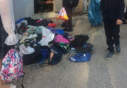 Директор гимназии № 1 рассказала, почему обувь школьников оказалась выброшенной