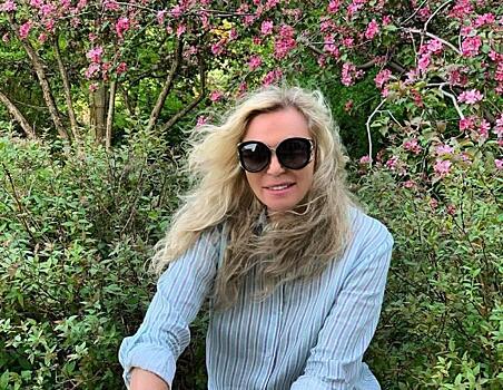 «Все зацвело!»: Марина Юдашкина похвасталась своим большим огородом с саженцами