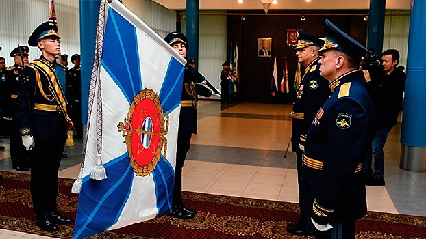Командующий Космическими войсками передал Боевое Знамя 15-й армии ВКС