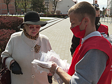 В Советске волонтёры раздали прохожим медицинские маски
