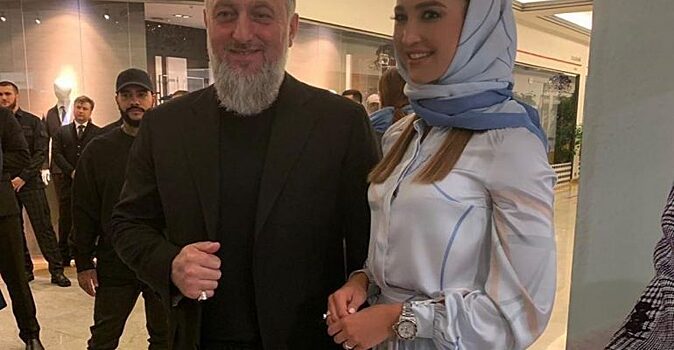 Бузова одела чеченское платье на открытие бутика дочки Кадырова в Москве