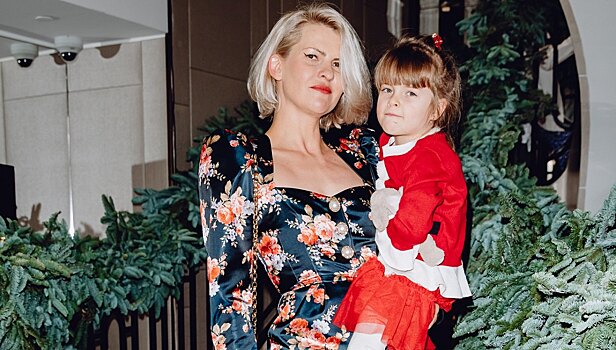 Полина Киценко и Тамуна Циклаури на детской новогодней елке Cartier