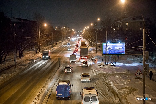 Едут стоя: Новосибирск парализовали 10-балльные пробки