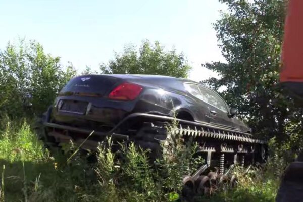 Bentley на гусеницах нашли во время рейда Петербурге