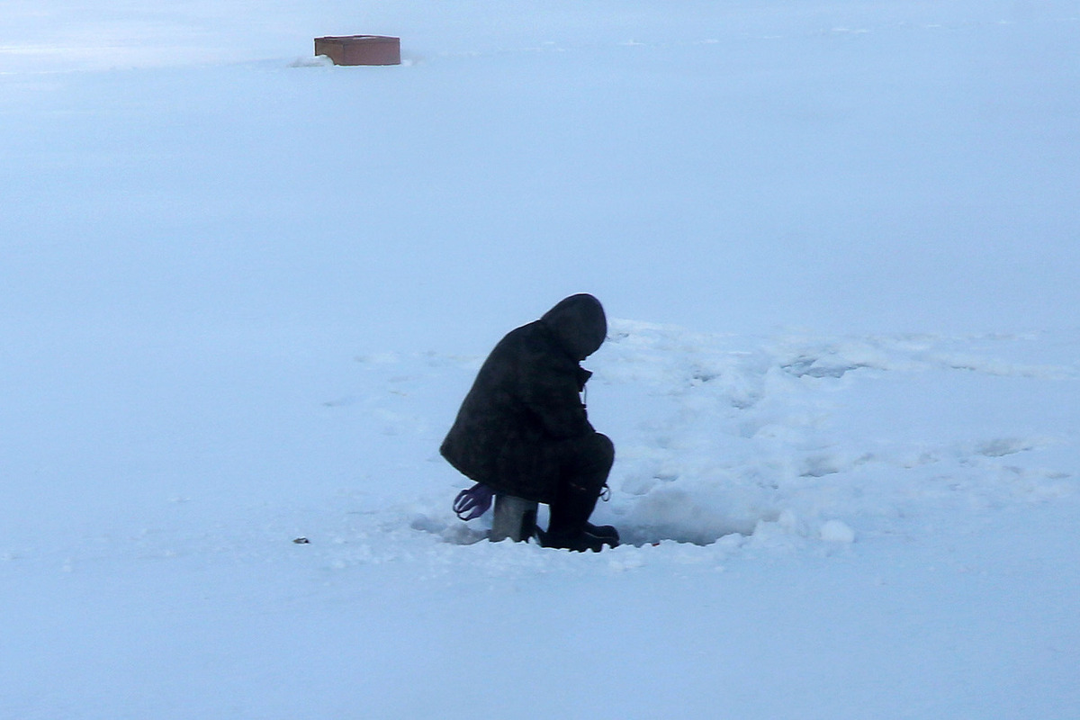 Раскрыты подробности гибели людей в провалившейся под лед машине в Якутске