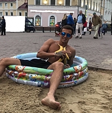 Нижегородец устроил пляжный отдых на Большой Покровской