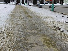 Прокуратура потребовала привести в порядок тротуар на пр. Строителей