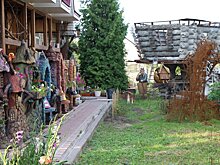 Житель Брянска построил похожий на сказочный замок дом