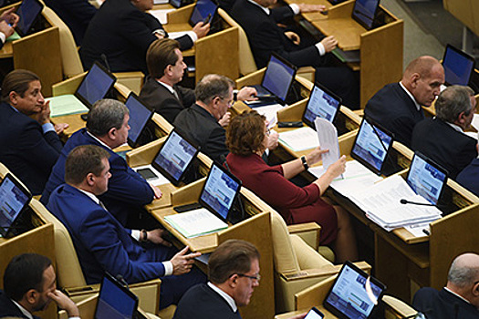 Депутатам предложили сократить зарплату до 35 тыс. рублей