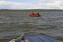 В Самарской области на Волге спасли двух детей и взрослых с терпящей бедствие лодки