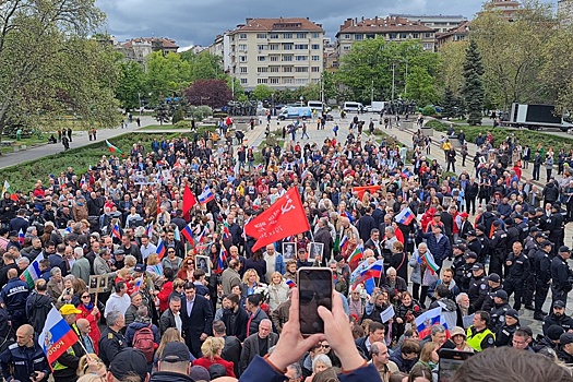 Массовое шествие "Бессмертного полка" на время блокировало центр болгарской Софии