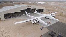 В США выкатили из ангара самый большой самолёт в мире
