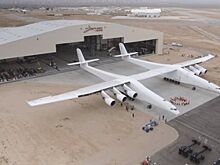 В США выкатили из ангара самый большой самолёт в мире
