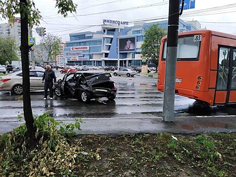 Самосвал и легковушка не поделили дорогу на Казанском шоссе 11 июля