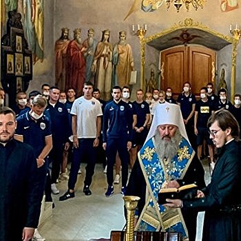 Футболисты черниговской «Десны» помолились за победу в еврокубках в Киево-Печерской лавре