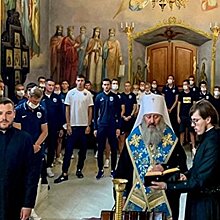 Футболисты черниговской «Десны» помолились за победу в еврокубках в Киево-Печерской лавре