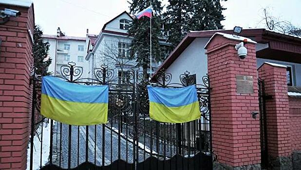 В консульство РФ во Львове кинули зажигательную смесь