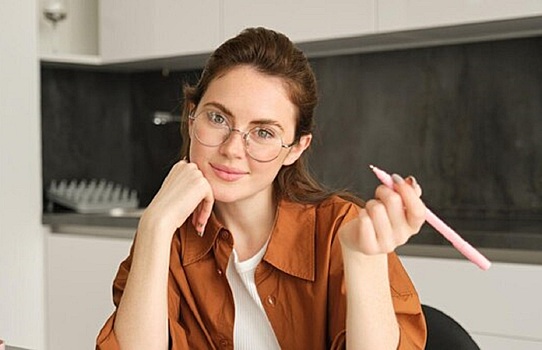 Психологи объяснили, есть ли связь между женским умом и красотой