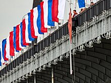 Свыше 500 праздничных плакатов украсят Москву ко Дню флага России