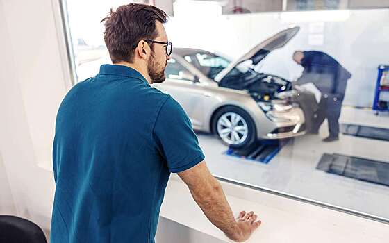 Россияне жалуются на нарушение сроков ремонта авто по страховке