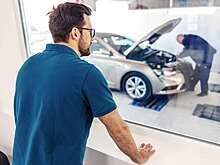 Россияне жалуются на нарушение сроков ремонта авто по страховке