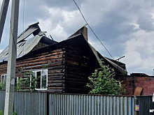 Пожар произошел в доме и гараже с газовыми баллонами в Кузбассе