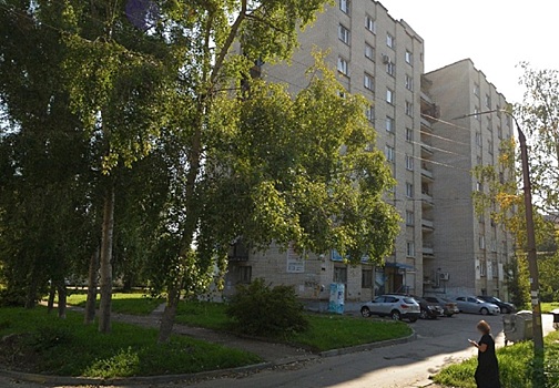 Жильцы автозаводской многоэтажки пожаловались на затопленный нечистотами подвал