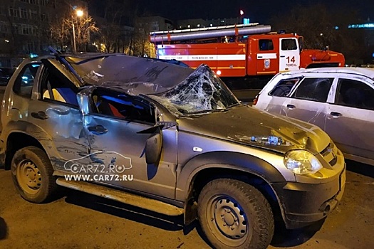 В центре Тюмени ночью столкнулись четыре автомобиля