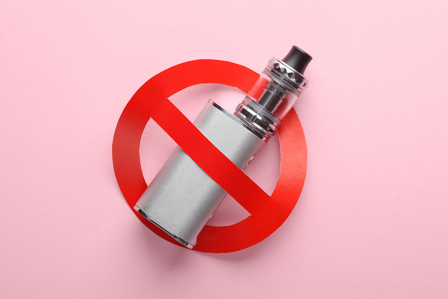 Леонов: запрет продажи вейпов в РФ позволит бороться с контрабандой наркотиков