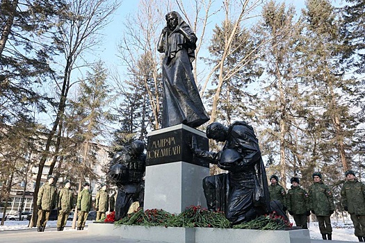 В Биробиджане открыт памятник Матерям Победителей