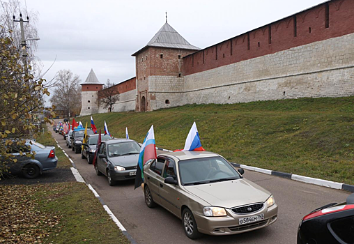 Молодогвардейцы Москвы и Подмосковья провели исторический автопробег ко Дню народного единства