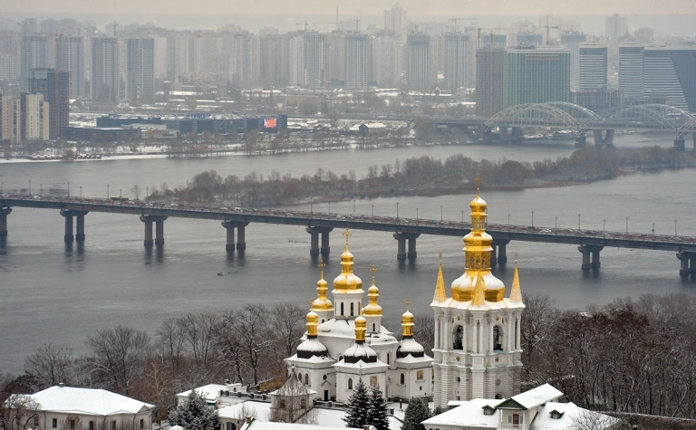 Казахстанцам рекомендовали уехать из двух областей Украины